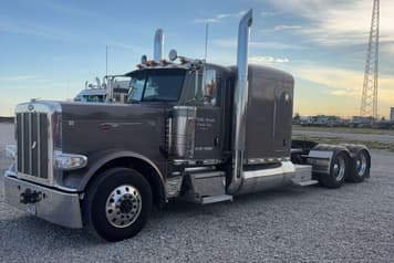 Main image Peterbilt 389